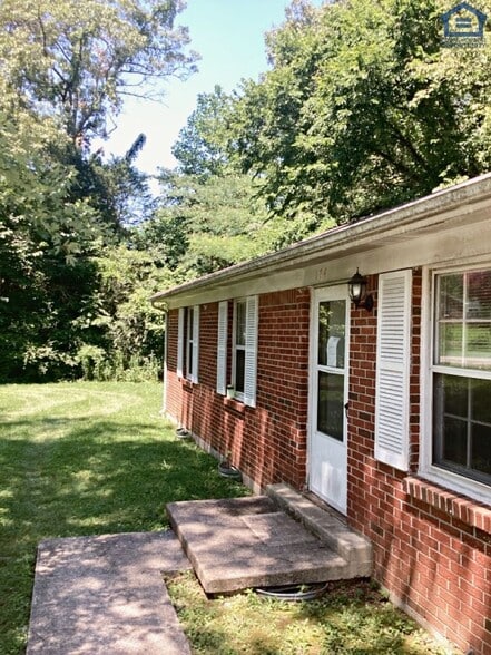 Building Photo - 174 Long Meadow Dr