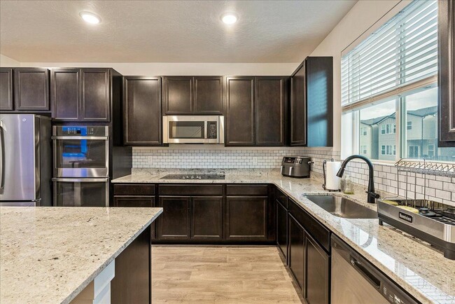 Building Photo - 623 E 460 S