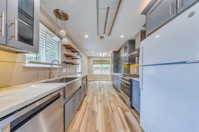 Building Photo - 2515 Cypress Island Dr