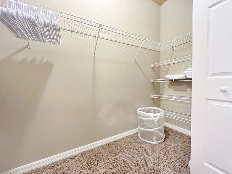 Building Photo - 25150 Lovegrass Dr