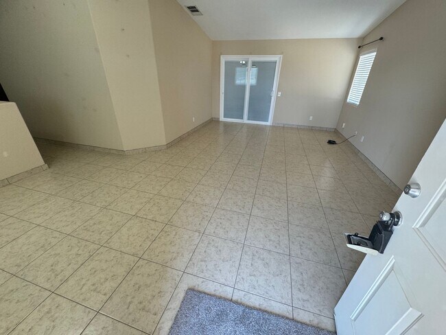 Building Photo - Charming 3-bedroom home located in the picturesque town of Pahrump!