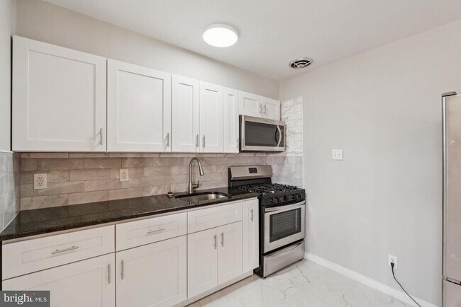 Building Photo - 7239 Haverford Ave