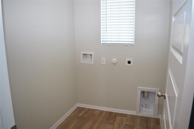 Building Photo - 2705 Towy Rd