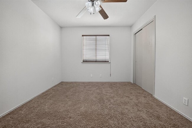 Building Photo - 2412 Kale Dr