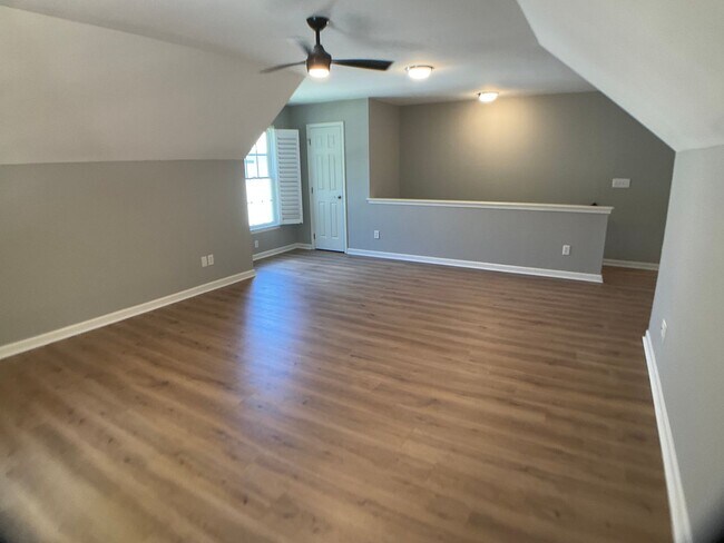 Building Photo - Absolutely Stunning Rare Rental in Hope Va...