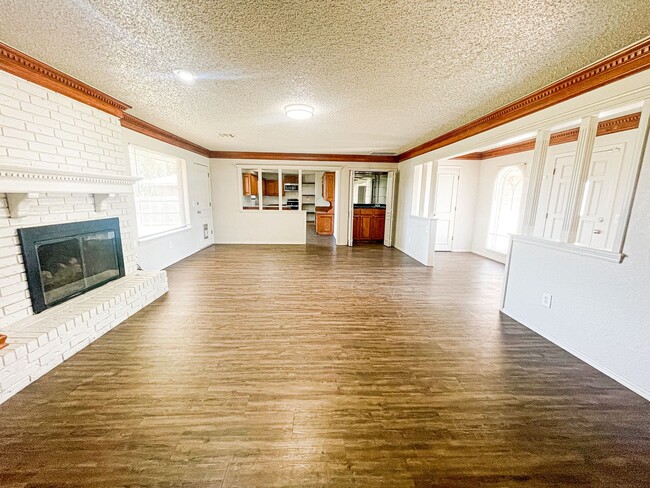 Building Photo - 3 Bed 2 Bath in OKC!