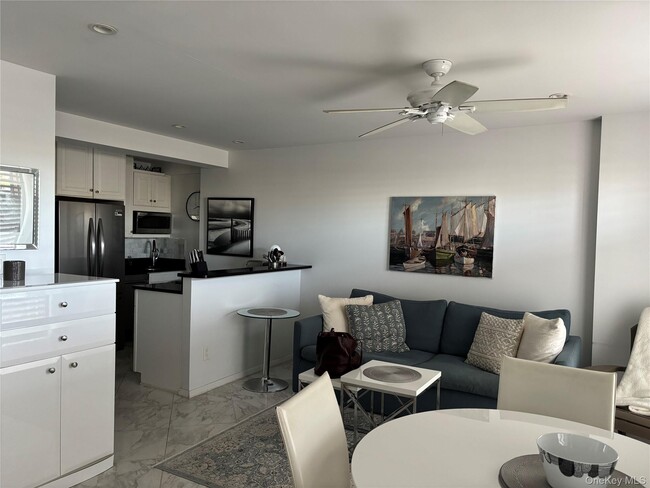 Building Photo - 2 Richmond Rd