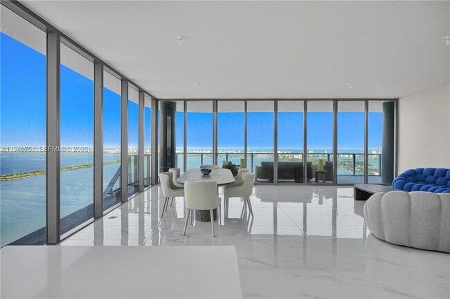 Building Photo - 700 NE 24th St