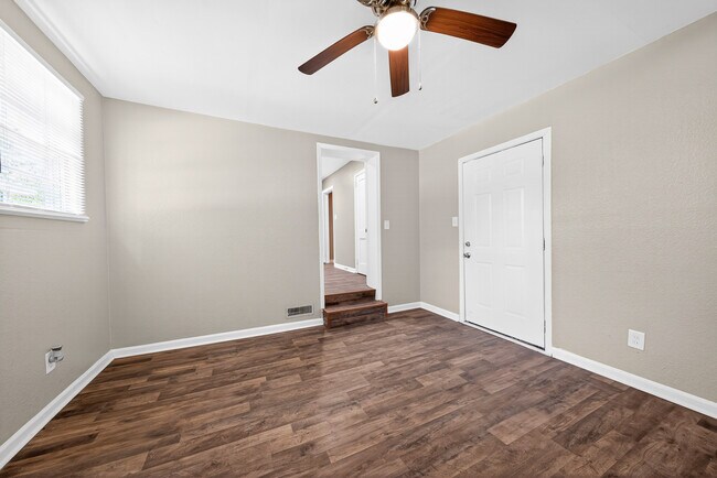 Building Photo - 2848 Blan St