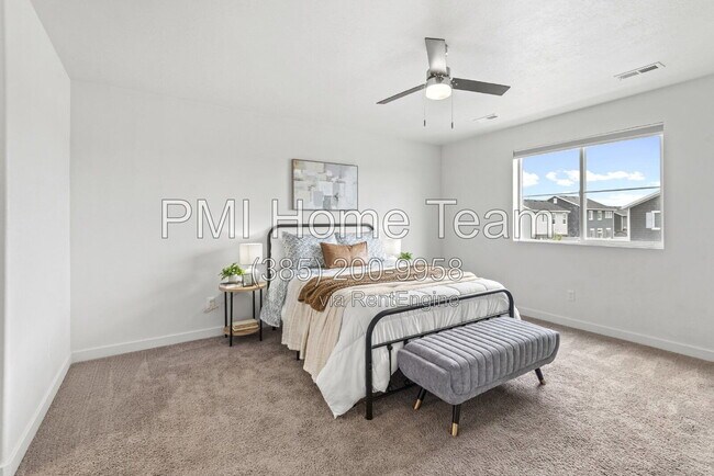 Building Photo - 1812 W Parkview Dr