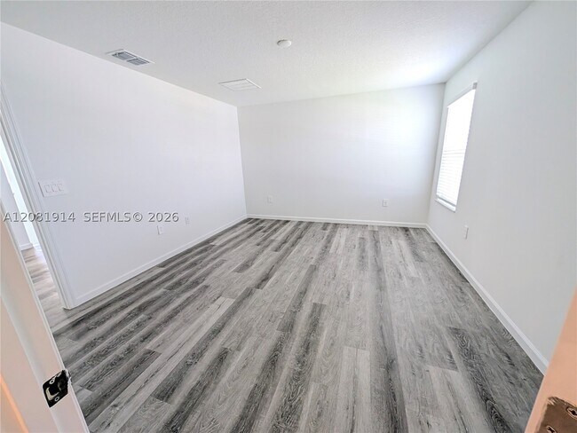 Building Photo - 890 Timberland Dr