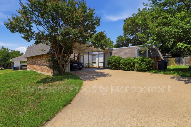 Building Photo - 6811 Trail Lake Dr