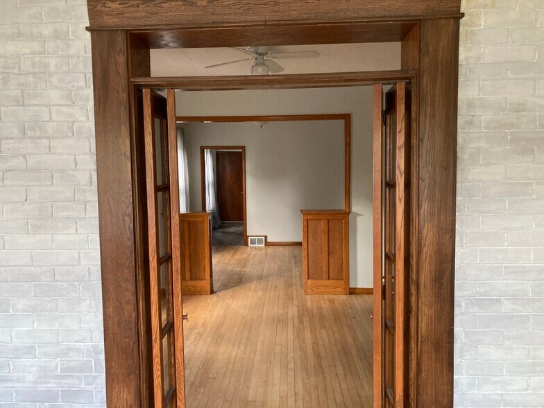 Building Photo - 712 6th St NE