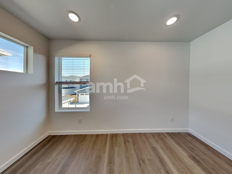 Building Photo - 23673 E 3rd Pl