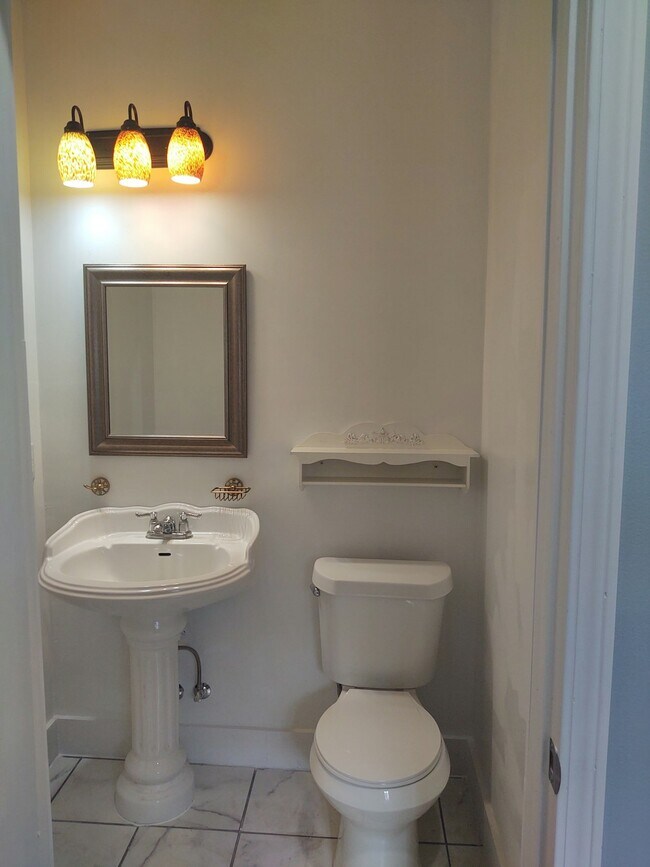 Building Photo - 719 West Faulkner Street, Unit 719