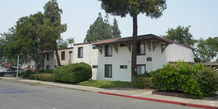 Building Photo - Casa Blanca Apartments