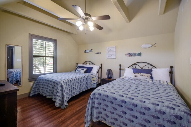 Building Photo - 7221 Trident-SI ID1521782P