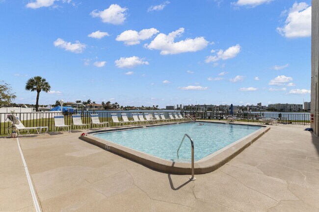 Building Photo - Condo For Rent on ST PETE BEACH!