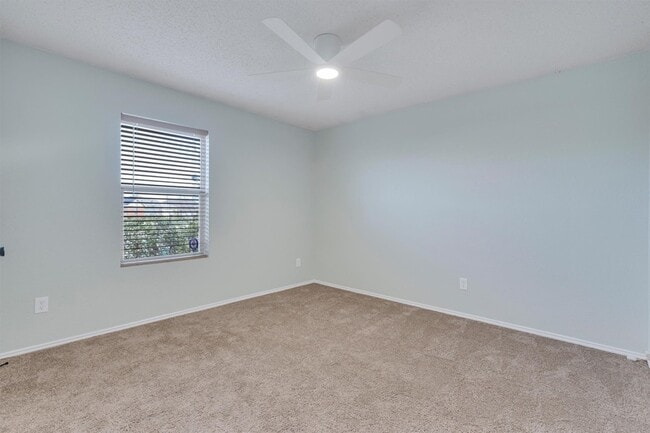 Building Photo - 131 Sandlewood Dr