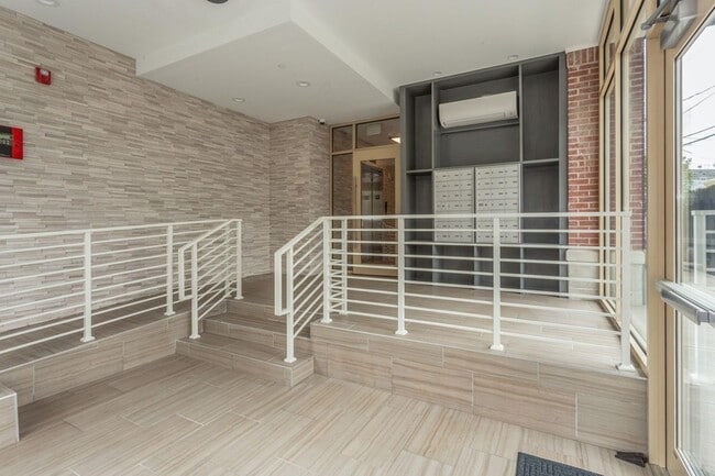 Building Photo - 3 Perrine Ave