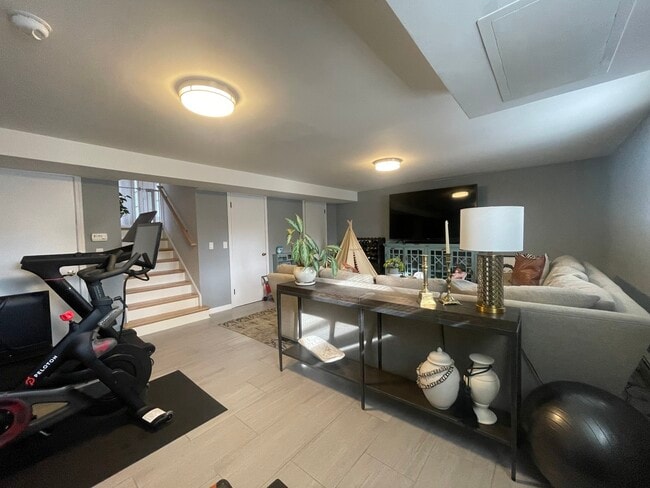 Building Photo - 844 Juniper Rd