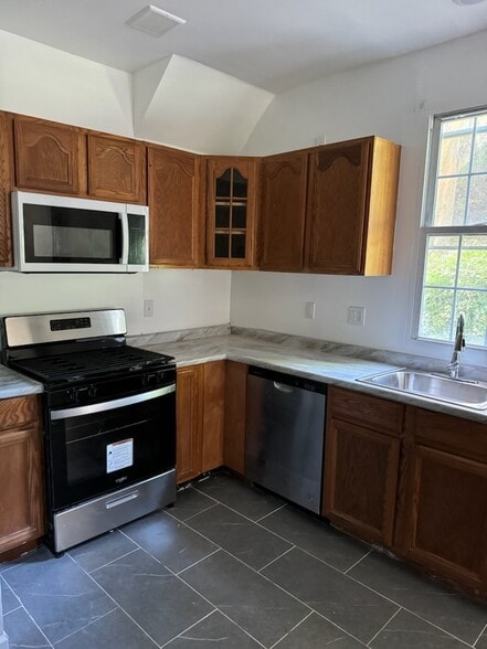 Building Photo - 320 Carlisle Ave