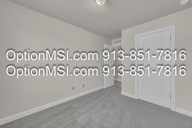 Building Photo - Charming 3-Bedroom Townhouse in Piper School District