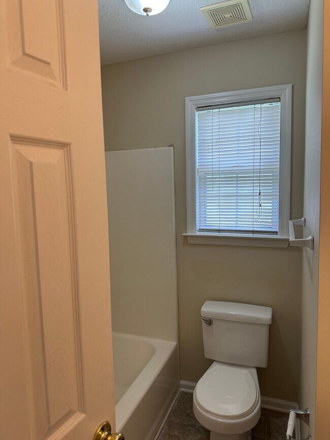 Building Photo - 4075 Chadwyck Dr