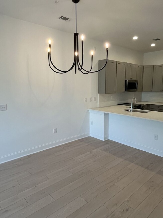 Building Photo - Brand New 2 Bed Condo in Cornelius