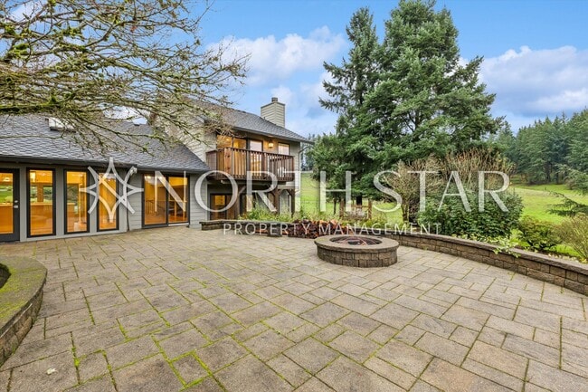 Building Photo - Escape to the Country, Spacious Contemporary in Wilsonville