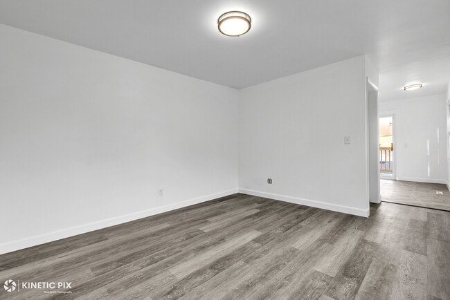 Building Photo - 18888 Oak Ave