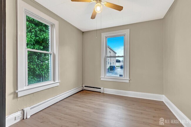 Building Photo - 91 2nd St