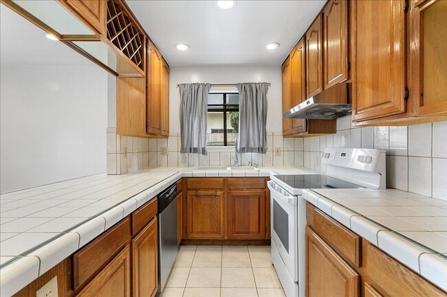 Building Photo - 1154 Otis Dr