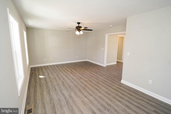 Building Photo - 621 Cedar St