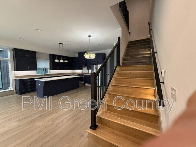 Building Photo - 130 E Elgin St