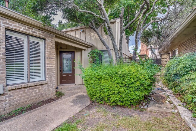 Building Photo - 14703 Le Grande Dr