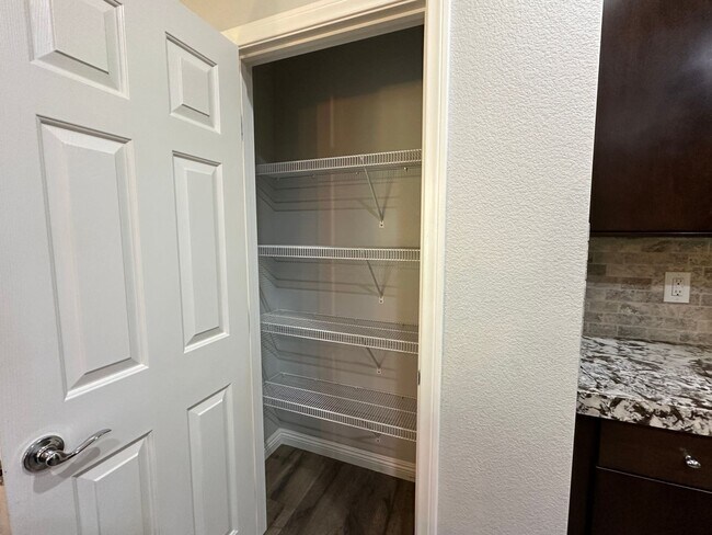 Building Photo - Beautiful Home in the Paseos of Summerlin!