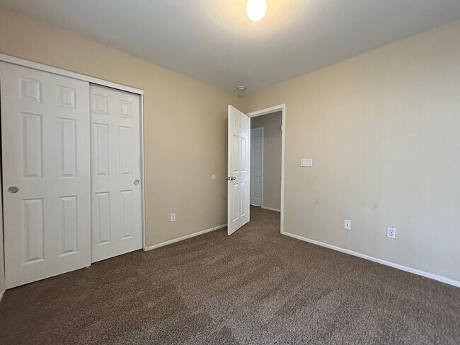 Building Photo - 3533 Terraza Mar Ave