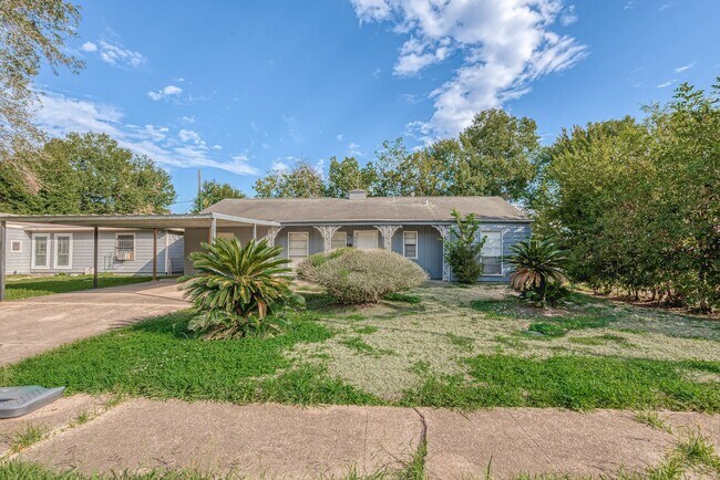 Building Photo - Affordable and Spacious 4-Bedroom, 2-Bath Convenient South Houston Home Near Medical Center & Cit...