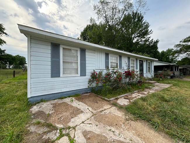 Building Photo - 3932 Dearborn St