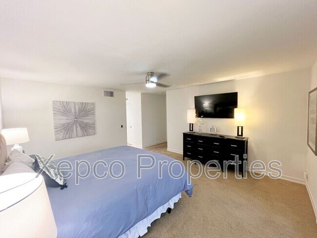 Building Photo - 76675 Sandpiper Dr
