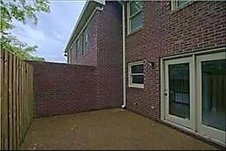 Building Photo - 3345 Golf Club Ln