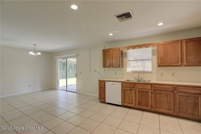 Building Photo - 950 Landsdowne Dr