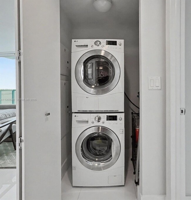 Building Photo - 665 NE 25th St