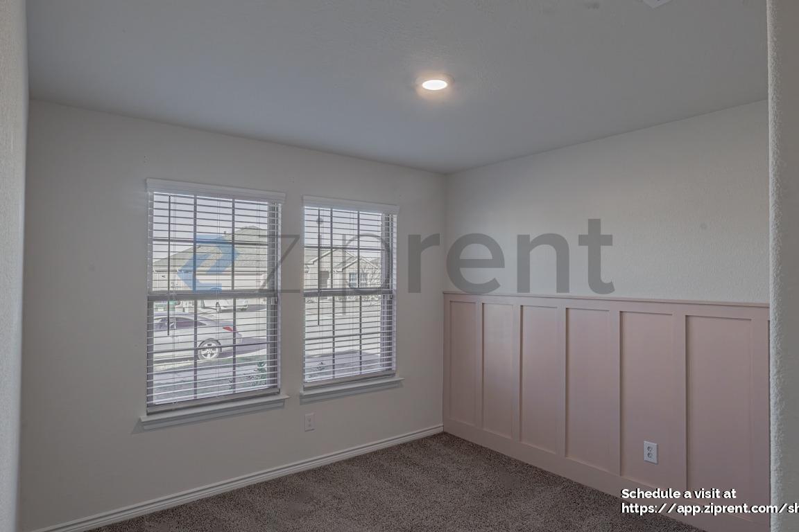 Building Photo - 547 Delaware RD