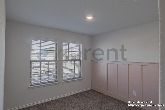 Building Photo - Unit