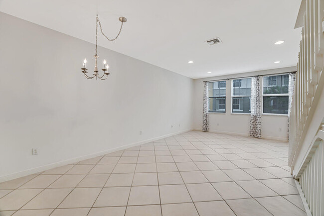 Building Photo - 1727 San Benito Way