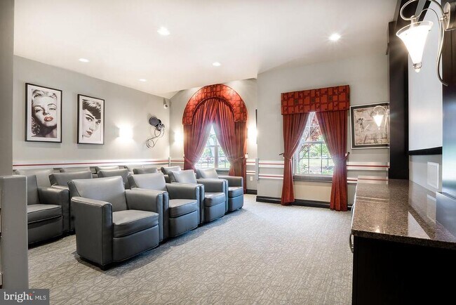 Building Photo - 735 Grand Central Dr