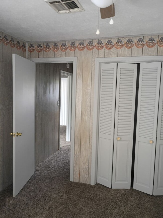Building Photo - 2 Bed, 1 Bath Home