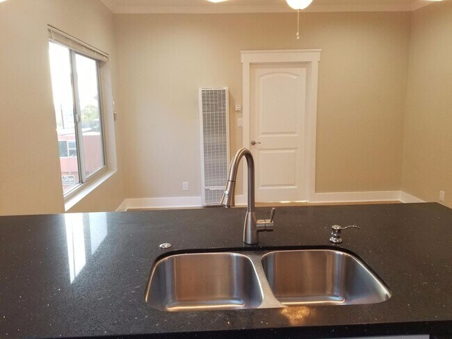 Building Photo - 3119 Fifth Ave